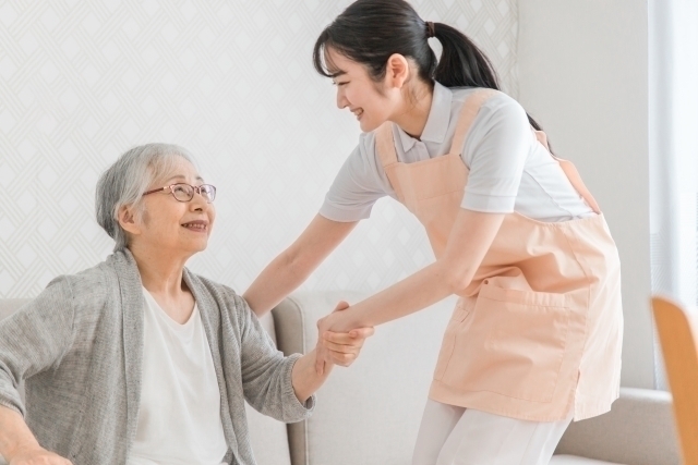 土日祝のみ、平日のみOK！デイサービスの介護職のお仕事です。