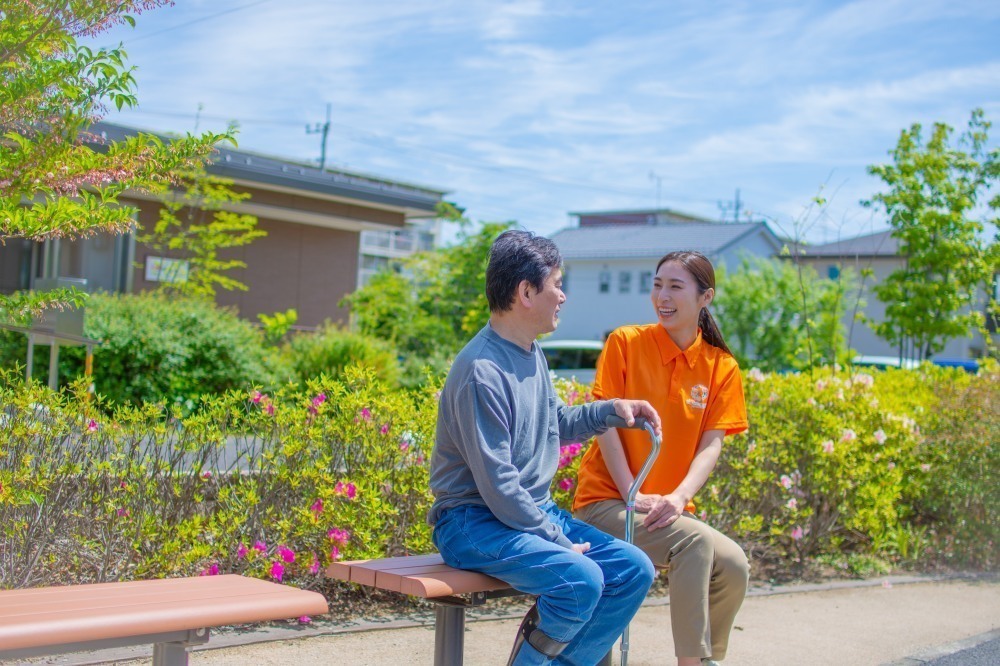 夜勤専従/デイサービスの介護職/1人1人と向き合える環境でお仕事しませんか？